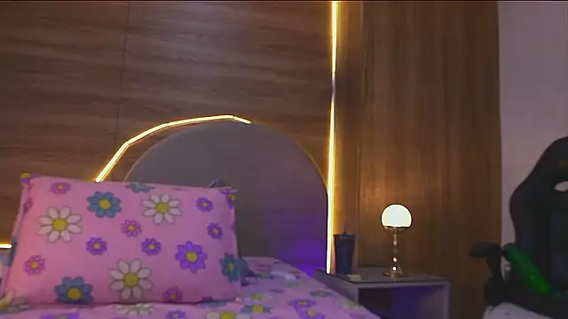 alexaa walker online show from February 26, 11:53 am