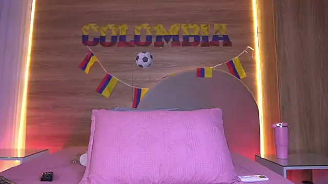 Snapshot of alexaa_walker chatting on July 4, 12:00 pm alexaa walker online show from July 4, 12:00 pm