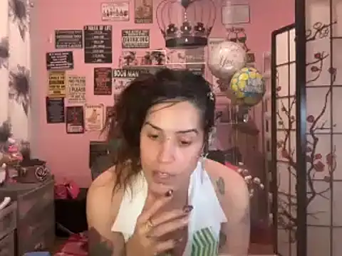 latinacubana online show from December 31, 8:37 am