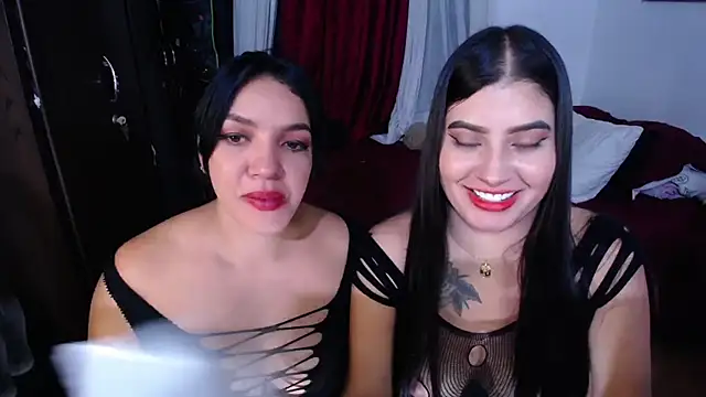 Snapshot of Sharlottee chatting on April 28, 10:37 pm Sharlottee online show from April 28, 10:37 pm