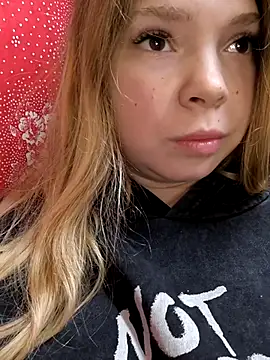 Zuli Kiska online show from November 12, 11:25 pm