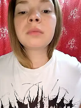 Snapshot of Zuli_Kiska chatting on June 23, 5:27 am Zuli Kiska online show from June 23, 5:27 am