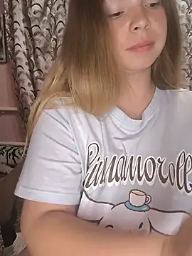 Snapshot of Zuli_Kiska chatting on July 14, 6:57 pm Zuli Kiska online show from July 14, 6:57 pm