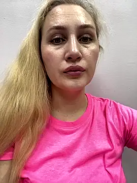 Snapshot of YourBlondee chatting on December 2, 3:26 am YourBlondee online show from December 2, 3:26 am