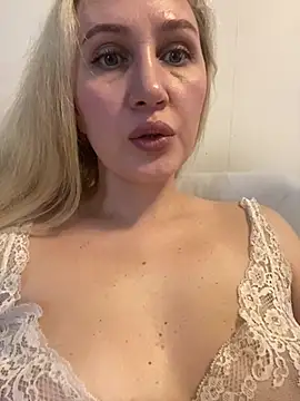 Snapshot of YourBlondee chatting on January 22, 4:23 am YourBlondee online show from January 22, 4:23 am