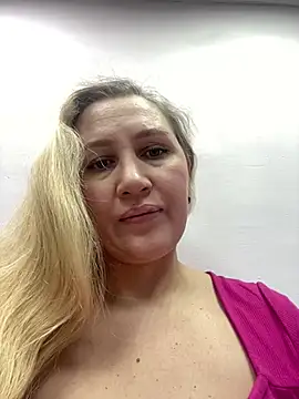 Snapshot of YourBlondee chatting on January 25, 2:26 am YourBlondee online show from January 25, 2:26 am