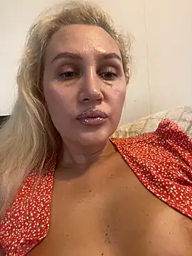 Snapshot of YourBlondee chatting on September 22, 2:35 am YourBlondee online show from September 22, 2:35 am