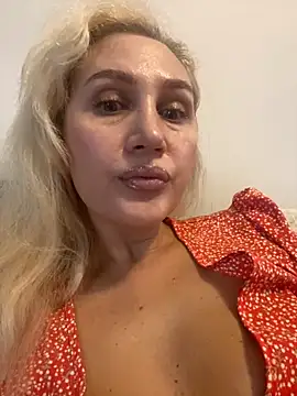 Snapshot of YourBlondee chatting on September 24, 2:26 am YourBlondee online show from September 24, 2:26 am