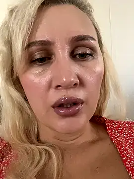 Snapshot of YourBlondee chatting on September 25, 2:26 am YourBlondee online show from September 25, 2:26 am