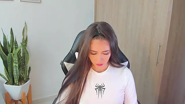 Snapshot of iriswest_ chatting on December 28, 9:30 pm iriswest  online show from December 28, 9:30 pm