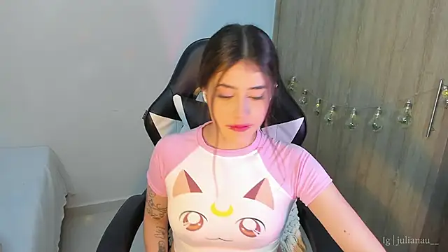 Snapshot of iriswest_ chatting on January 11, 2:09 am iriswest  online show from January 11, 2:09 am