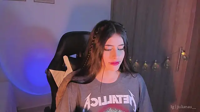 Snapshot of iriswest_ chatting on January 14, 1:15 am iriswest  online show from January 14, 1:15 am