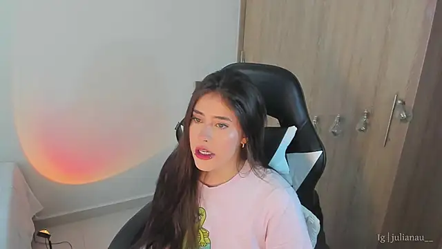 Snapshot of iriswest_ chatting on January 15, 10:35 pm iriswest  online show from January 15, 10:35 pm