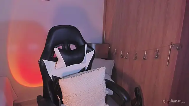 Snapshot of iriswest_ chatting on January 16, 1:37 am iriswest  online show from January 16, 1:37 am