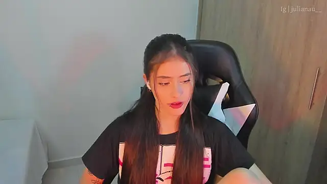 Snapshot of iriswest_ chatting on January 21, 2:11 am iriswest  online show from January 21, 2:11 am