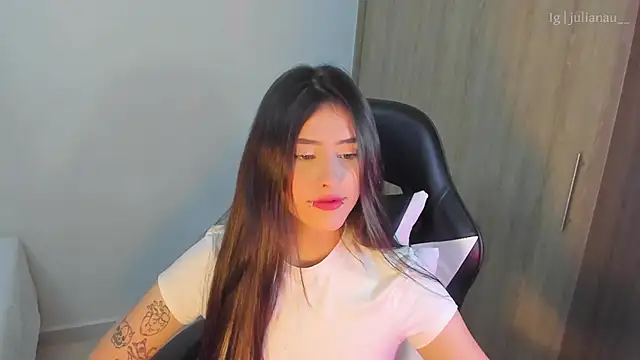 Snapshot of iriswest_ chatting on January 23, 2:02 am iriswest  online show from January 23, 2:02 am