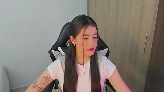 Snapshot of iriswest_ chatting on January 23, 10:33 pm iriswest  online show from January 23, 10:33 pm