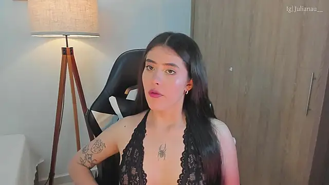 Snapshot of iriswest_ chatting on February 15, 11:47 pm iriswest  online show from February 15, 11:47 pm