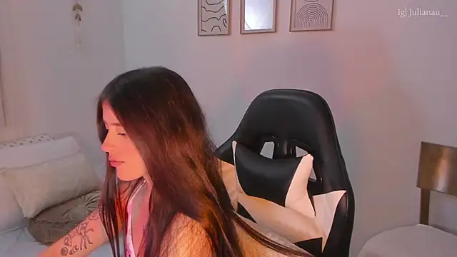 Snapshot of iriswest_ chatting on February 17, 1:47 am iriswest  online show from February 17, 1:47 am