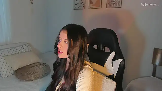 Snapshot of iriswest_ chatting on February 19, 11:14 pm iriswest  online show from February 19, 11:14 pm