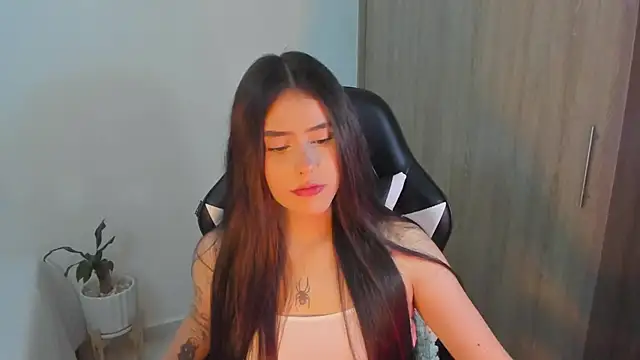 Snapshot of iriswest_ chatting on February 21, 1:44 am iriswest  online show from February 21, 1:44 am