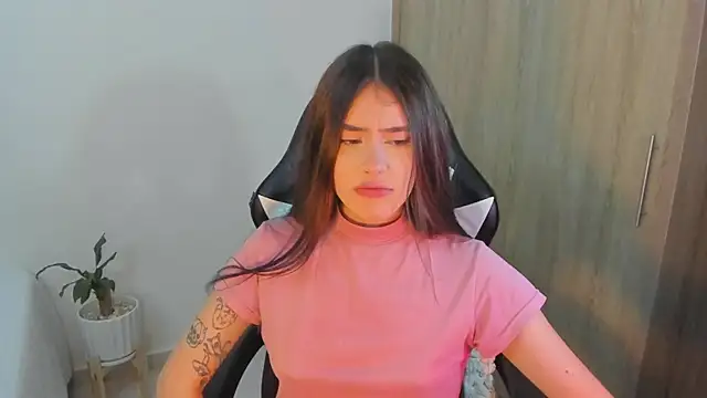 Snapshot of iriswest_ chatting on February 22, 2:28 am iriswest  online show from February 22, 2:28 am