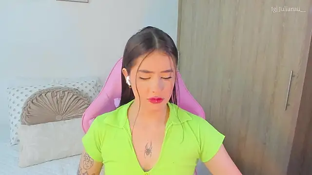 Snapshot of iriswest_ chatting on March 7, 9:27 pm iriswest  online show from March 7, 9:27 pm