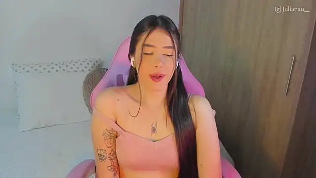 Snapshot of iriswest_ chatting on March 13, 2:16 am iriswest  online show from March 13, 2:16 am