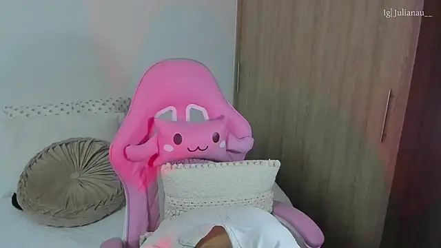 Snapshot of iriswest_ chatting on March 13, 11:16 pm iriswest  online show from March 13, 11:16 pm