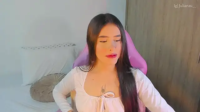 Snapshot of iriswest_ chatting on March 15, 11:17 pm iriswest  online show from March 15, 11:17 pm