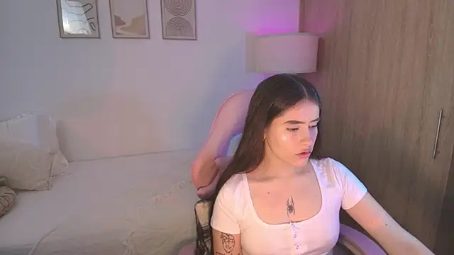 Snapshot of iriswest_ chatting on October 15, 12:11 am iriswest  online show from October 15, 12:11 am