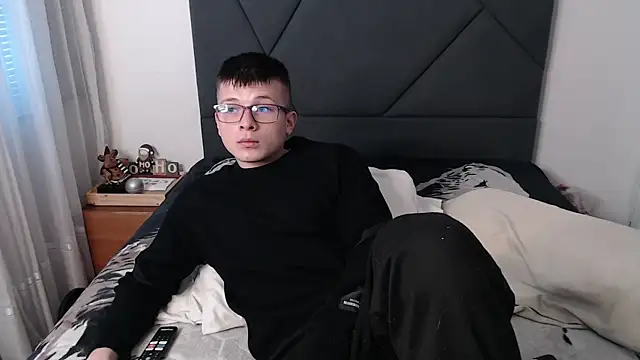 Snapshot of MathewCollin chatting on February 1, 9:19 pm MathewCollin online show from February 1, 9:19 pm