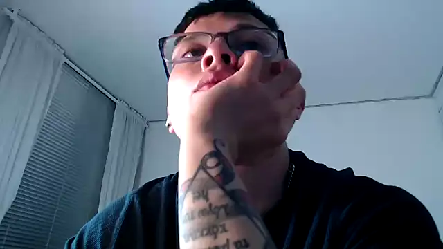 Snapshot of MathewCollin chatting on February 19, 11:25 pm MathewCollin online show from February 19, 11:25 pm