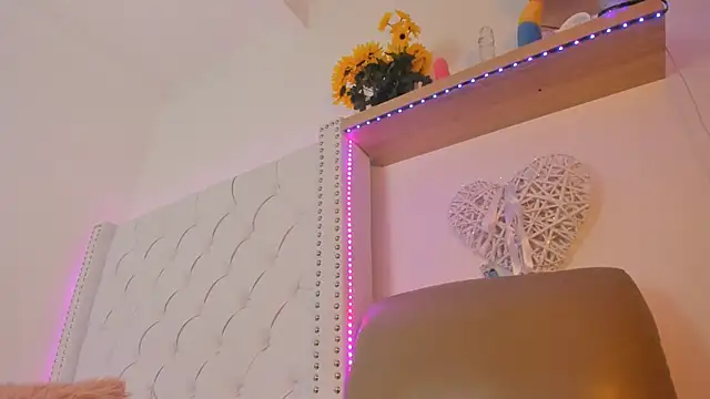 Snapshot of sara_montiell chatting on January 21, 1:29 am sara montiell online show from January 21, 1:29 am