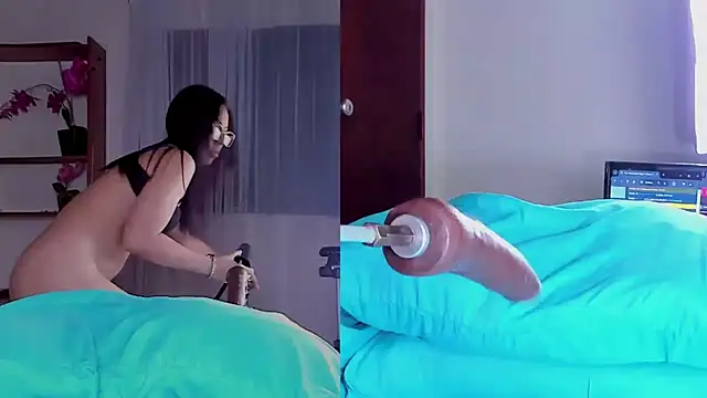 Snapshot of Angeli_Wu_ chatting on December 4, 3:48 am Angeli Wu  online show from December 4, 3:48 am