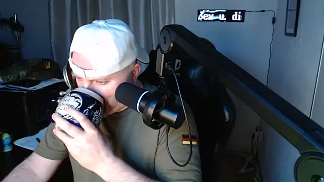 DerPornoPete online show from December 15, 12:40 am