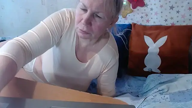 QueenLana online show from March 6, 5:48 am