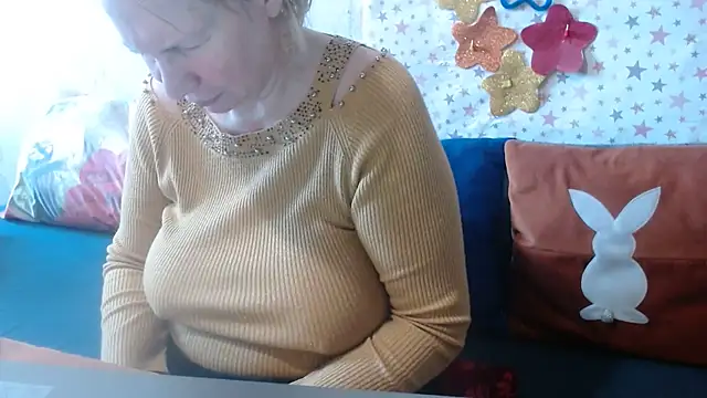 Snapshot of QueenLana chatting on June 2, 7:54 am QueenLana online show from June 2, 7:54 am
