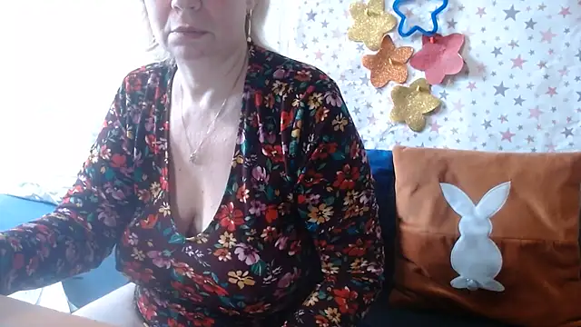 Snapshot of QueenLana chatting on June 26, 7:35 am QueenLana online show from June 26, 7:35 am