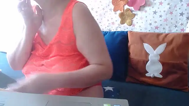 Snapshot of QueenLana chatting on July 12, 5:31 am QueenLana online show from July 12, 5:31 am