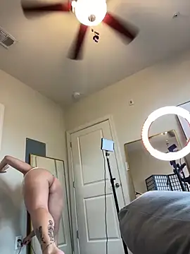 Snapshot of bellafreakyfun chatting on September 24, 4:32 pm bellafreakyfun online show from September 24, 4:32 pm