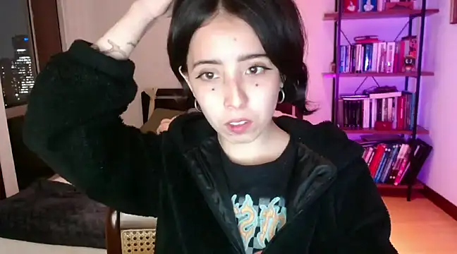 Snapshot of babyluna_8_8 chatting on February 26, 11:37 pm babyluna 8 8 online show from February 26, 11:37 pm