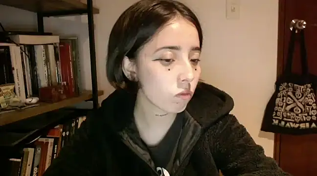 Snapshot of babyluna_8_8 chatting on March 4, 1:01 am babyluna 8 8 online show from March 4, 1:01 am