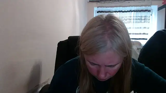 Snapshot of PeterAndJen chatting on April 30, 5:52 pm PeterAndJen online show from April 30, 5:52 pm