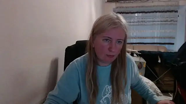 Snapshot of PeterAndJen chatting on May 1, 5:17 pm PeterAndJen online show from May 1, 5:17 pm