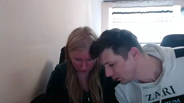 Snapshot of PeterAndJen chatting on May 3, 5:52 pm PeterAndJen online show from May 3, 5:52 pm