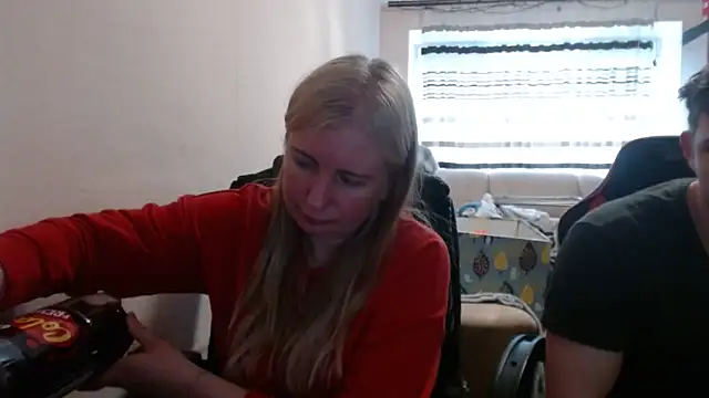 Snapshot of PeterAndJen chatting on May 8, 5:07 pm PeterAndJen online show from May 8, 5:07 pm