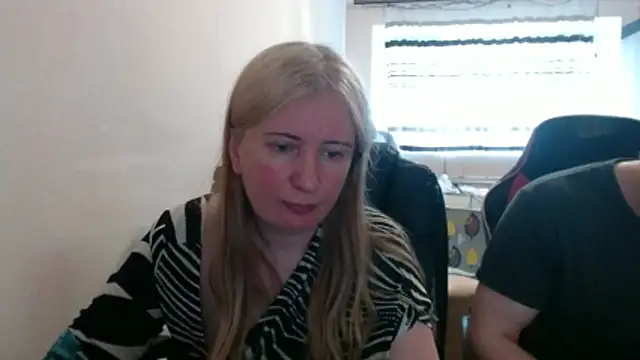 Snapshot of PeterAndJen chatting on May 11, 2:56 pm PeterAndJen online show from May 11, 2:56 pm