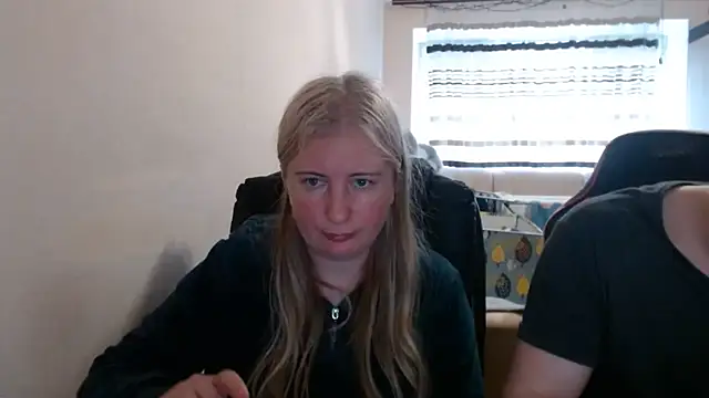 Snapshot of PeterAndJen chatting on May 13, 4:59 pm PeterAndJen online show from May 13, 4:59 pm