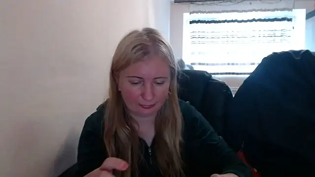 Snapshot of PeterAndJen chatting on May 16, 11:09 am PeterAndJen online show from May 16, 11:09 am